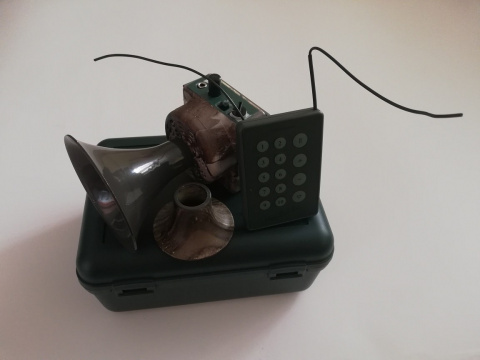 Wabik elektroniczny z pilotem R410 na sarnę i kozła chip 6 moro tuba Wabik elektroniczny z pilotem R410 na sarnę i kozła chip 6 moro tuba